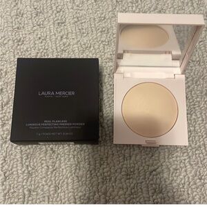 Laura Mercier real flawless luminous perfecting powder